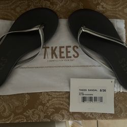 TKEES Duos Leather Flip Flops - Silver Showers - Size 5