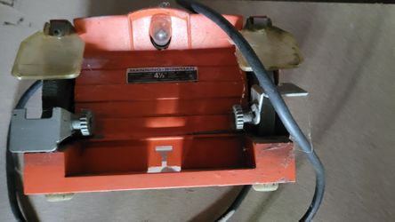 Manning Bowman Div Bench Grinder Model 71504 4 1/2" 3.2amps 3500 rpm 115v 
