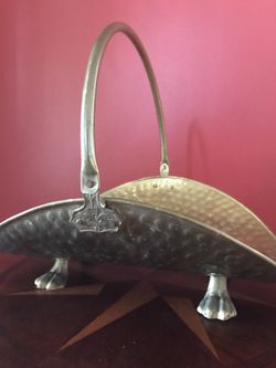 Decorative metal magazine holder