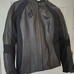 MOTORCYCLE JACKET  - WOMENS - BILT - SIZE US10 - LEATHER - LIKE NEW -EMBROIDERED ROSES- ABSOLUTELY GORGEOUS!!
