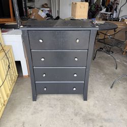 Dresser 