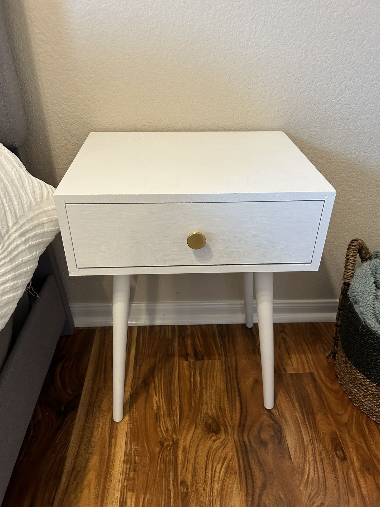 End table/Nighstand