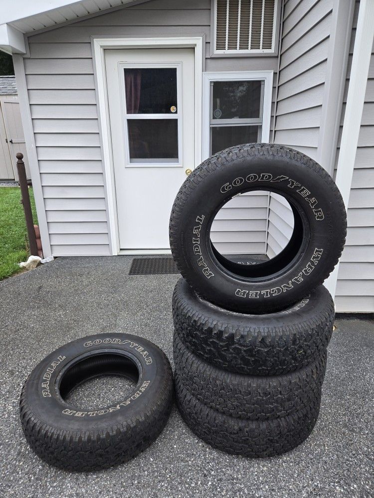 Goodyear Wrangler Radial Outlined White Letter OWL 235/75R15 Set 5 Tires 8-9/32