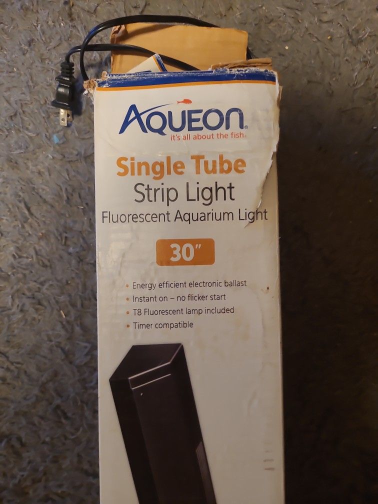 Aquarium fluorescent light