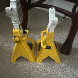 Steel jacks , 3 ton capacity, side handle to adjust