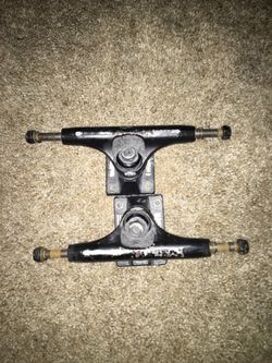 Thunder skate trucks