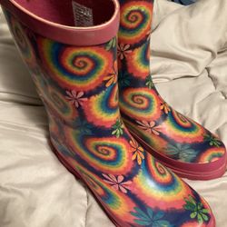 Girls Size 5 Tie Die Rain Boots. ( Used )