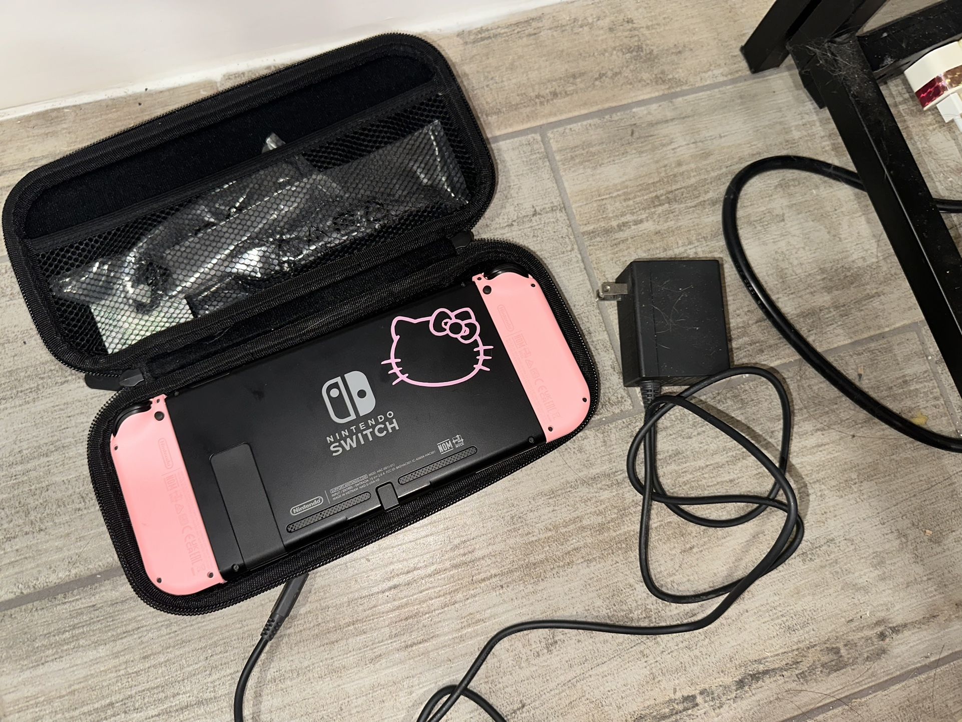 Nintendo Switch Pink Hello Kitty 