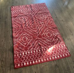 New red area rug 5x3