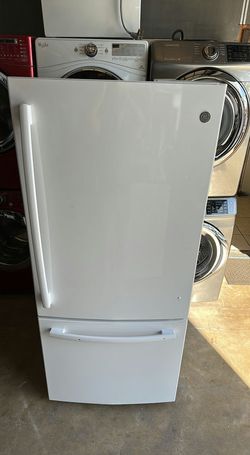 White GE Bottom Freezer Fridge with Adjustable Shelves