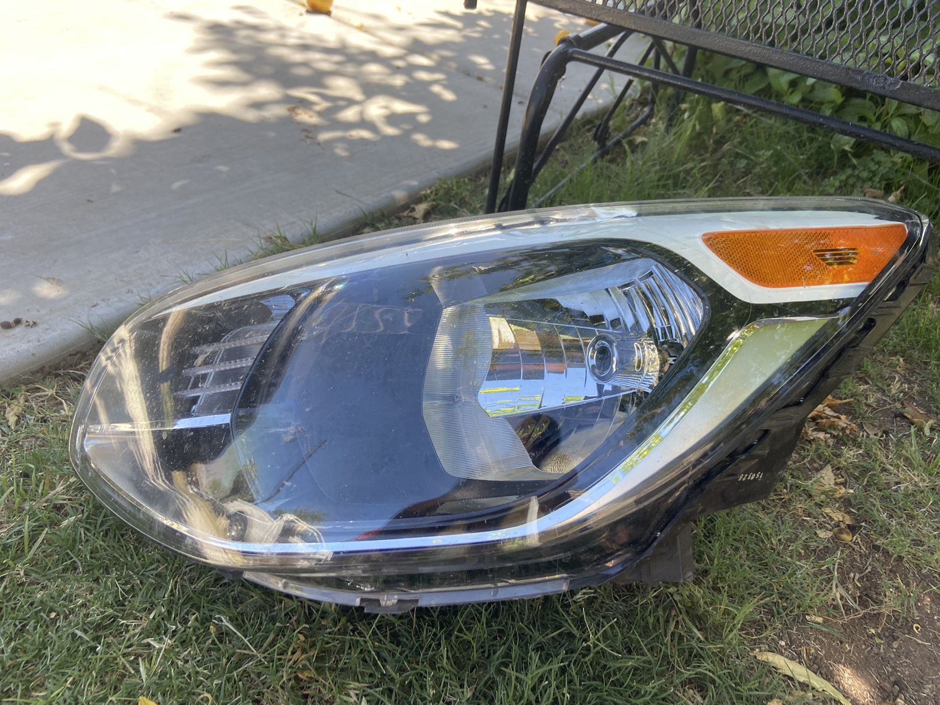 14-19 Kia Soul headlight