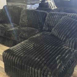 Fluffy sectional, with reversible chase.