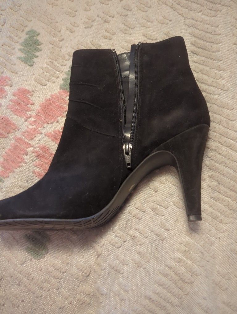 These Are Women Boots They Are A Size 11 I Guess They're Never Been Only Been Worn Once