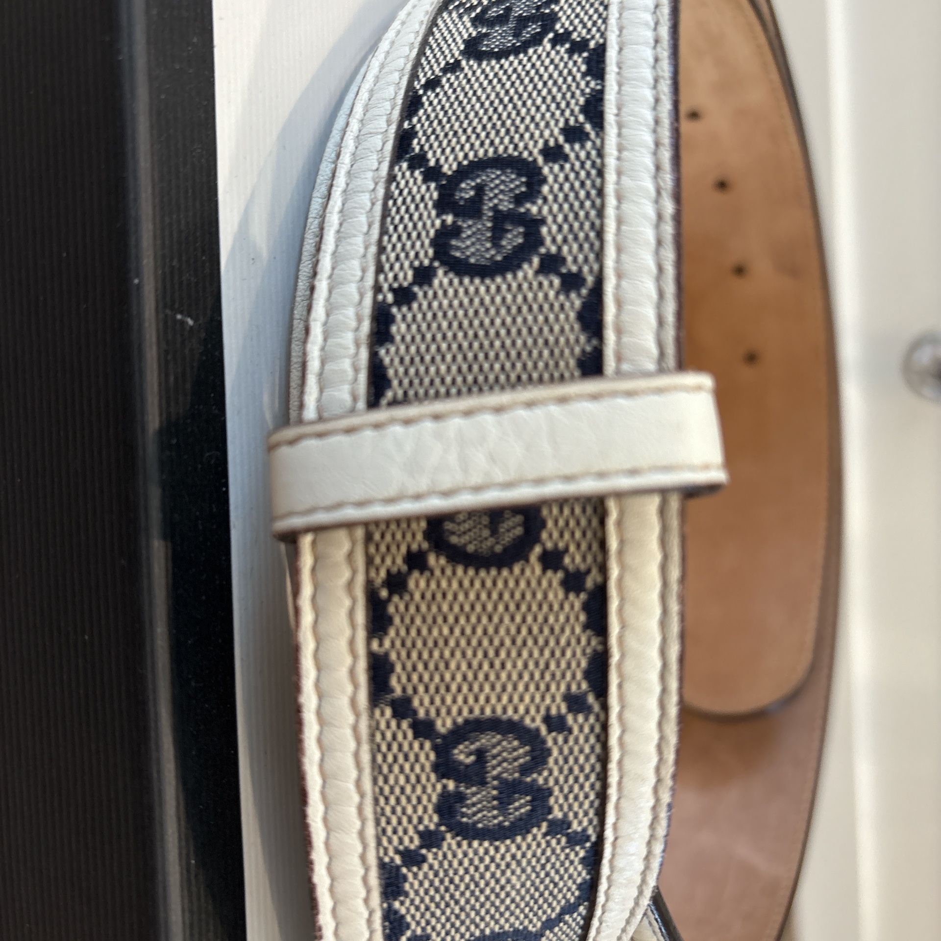 Woman’s Gucci Belt