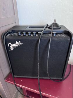 Fender Mustang LT 25 Amp with footswitch