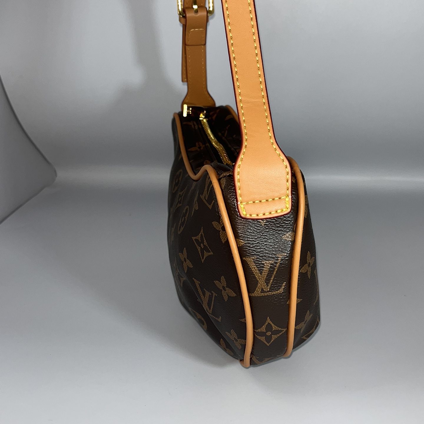 Louis Vuitton Senlis Crossbody /Shoulder Bag for Sale in Houston, TX -  OfferUp