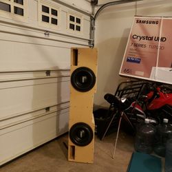 2 -  10" Sundown Audio Z Series v.5 
1 -  Sundown Audio SFB - 8000D
Custom Speaker Box Fits GMC/Chevy  Truck