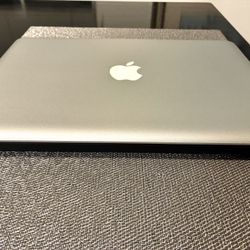  🌟 Apple MacBook Pro 13" 2.4GHz 4GB 250GB - High Sierra/Very Good Condition 