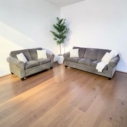 FREE DELIVERY! š Ashley Furniture Sofa & Loveseat Set