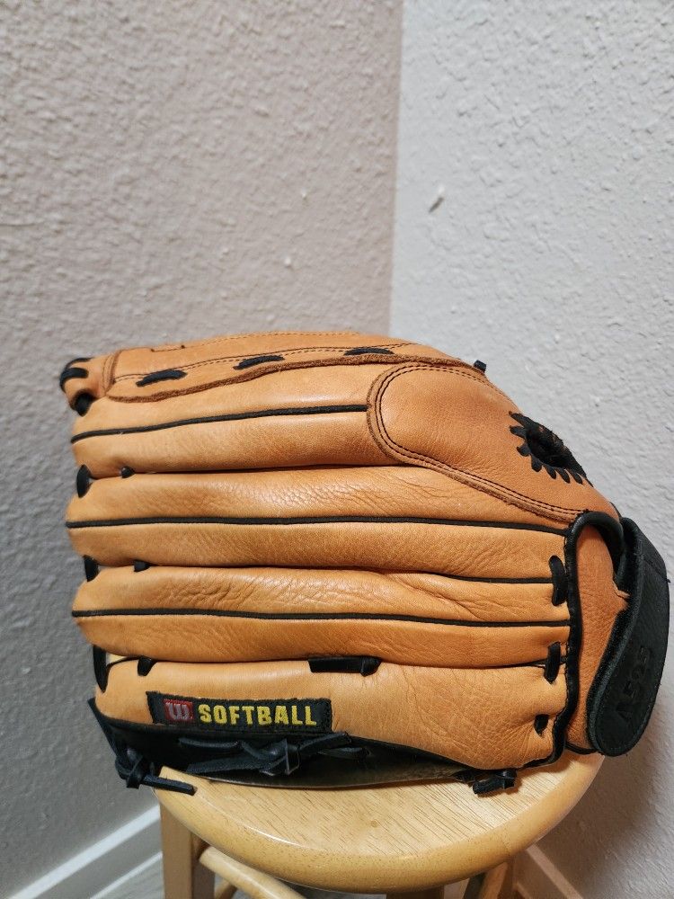 Wilson Leather Softball Glove RHT-14 "