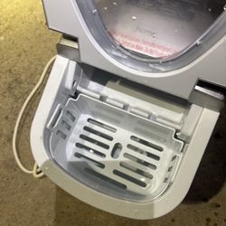 Small Ice Maker