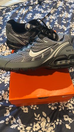 Men’s Nike shoes, size 10