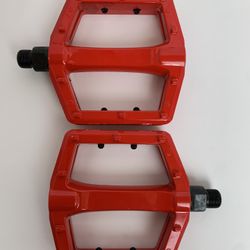 Red Metal Flat Vp Brand Bike Pedals Size 9/16 Inch 