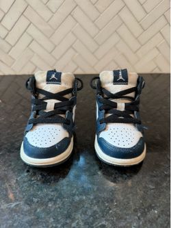 Air Jordan 1 high top toddler sneakers — size 4C