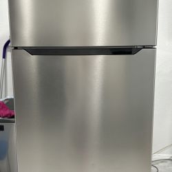 Insignia Refrigerator 