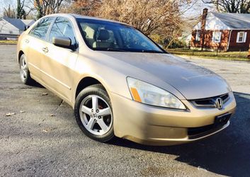 2005 Honda Accord • Gold Leather • Drives Excellent