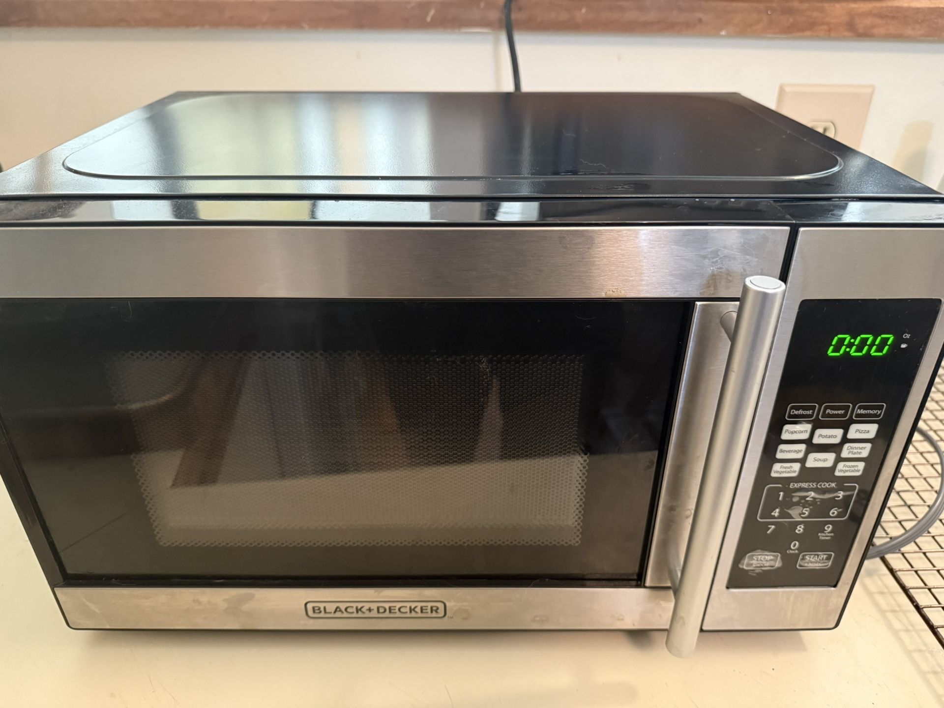 Black And Decker Microwave EM720CB7
