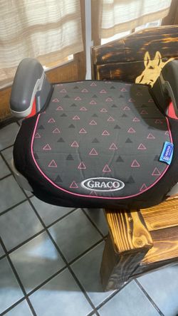 Buster seat   used but in good conditions color pink with black pick up Only $10