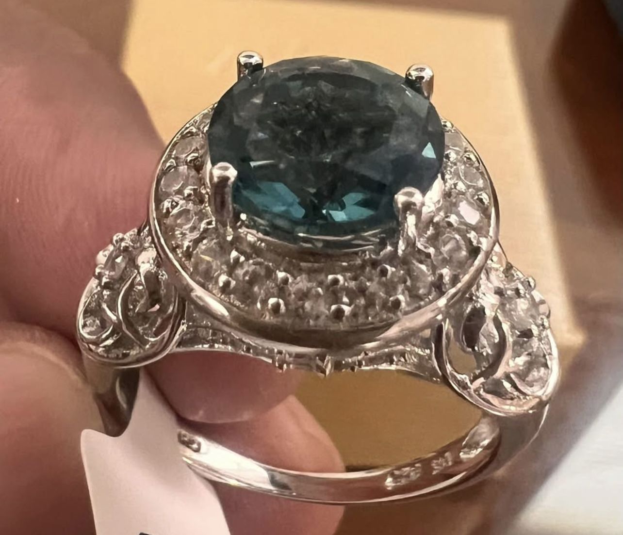 Oval Montana Greenish Blue Peacock Teal Sapphire Engagement Ring In 925 Silverware . Size 9.