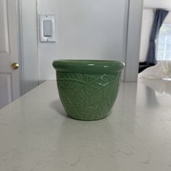 Small ceramic pot 