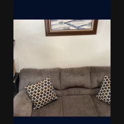 chic classic couch vintage retro style with a set of two throw pillows