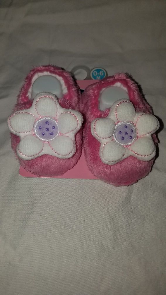 BNWT 0-6 girls slippers shoes slippers pink with flowers on toes