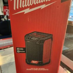 Milwaukee M12 Cordless Am/fm Jobsite Radio