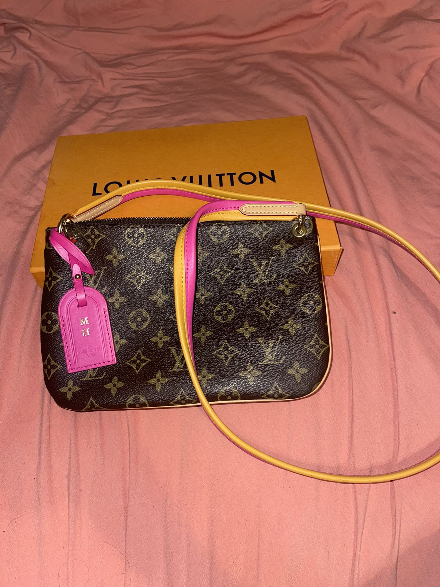 Authentic LV Bloomsbury PM Damier Ebene Canvas Crossbody Bag for Sale in  Roseville, CA - OfferUp
