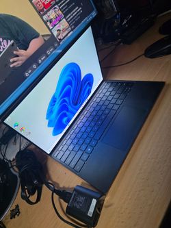 Dell XPS PC. Touchscreen i7-1185G7-3.0GHz CPU 11Gen. 512GB SSD. 16GB Ram Wi-Fi Wireless Bluetooth .