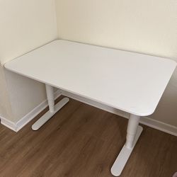 IKEA Bekant Standing Desk(adjustable Electric)