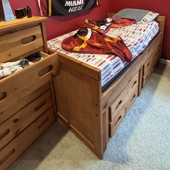 Kids Bedroom Furniture Set , Lots Of Storage