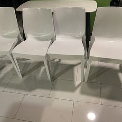 Dinning Table Chairs 4 Piece Asking $90