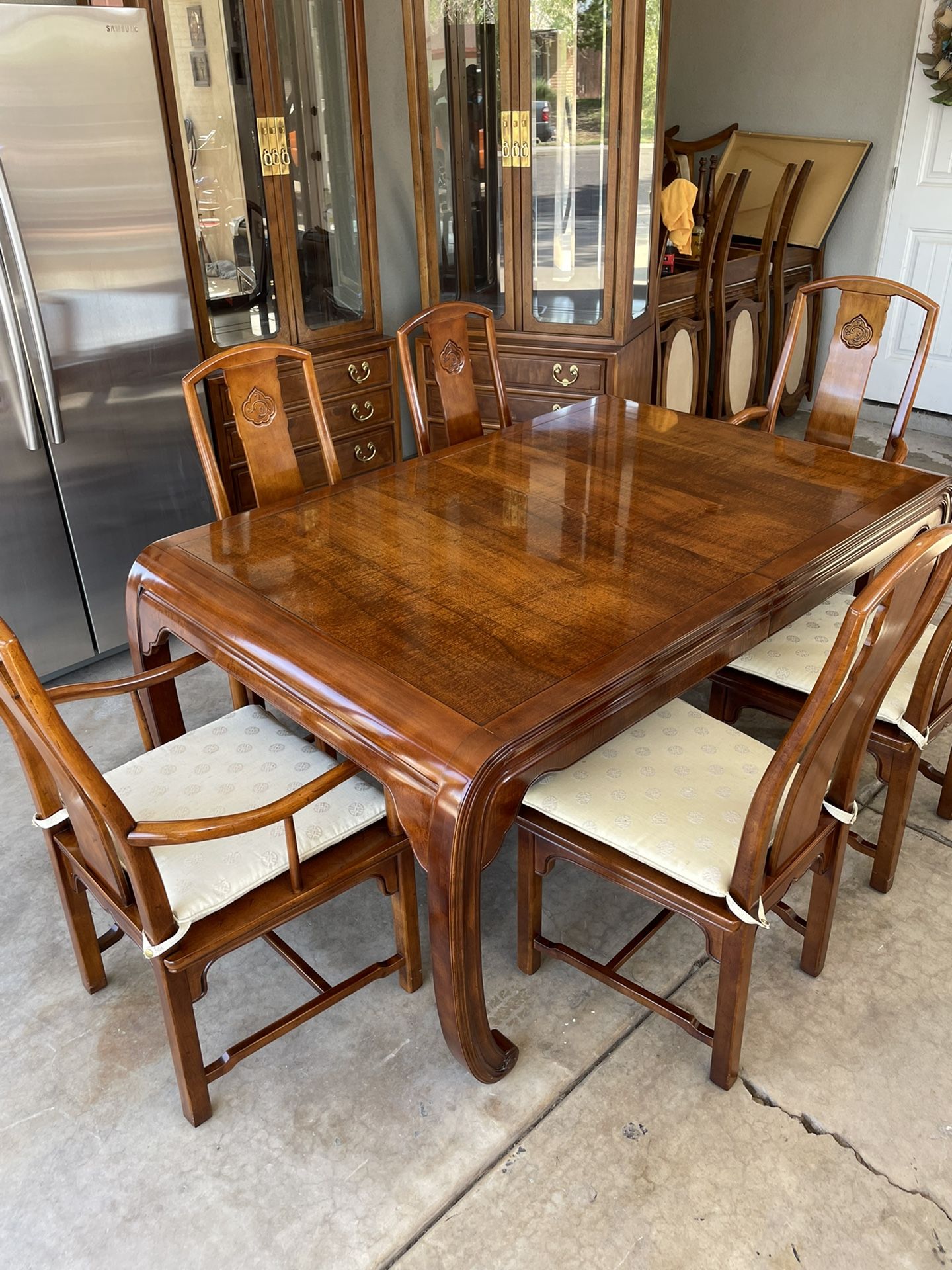 Henredon Dining Table With Chairs