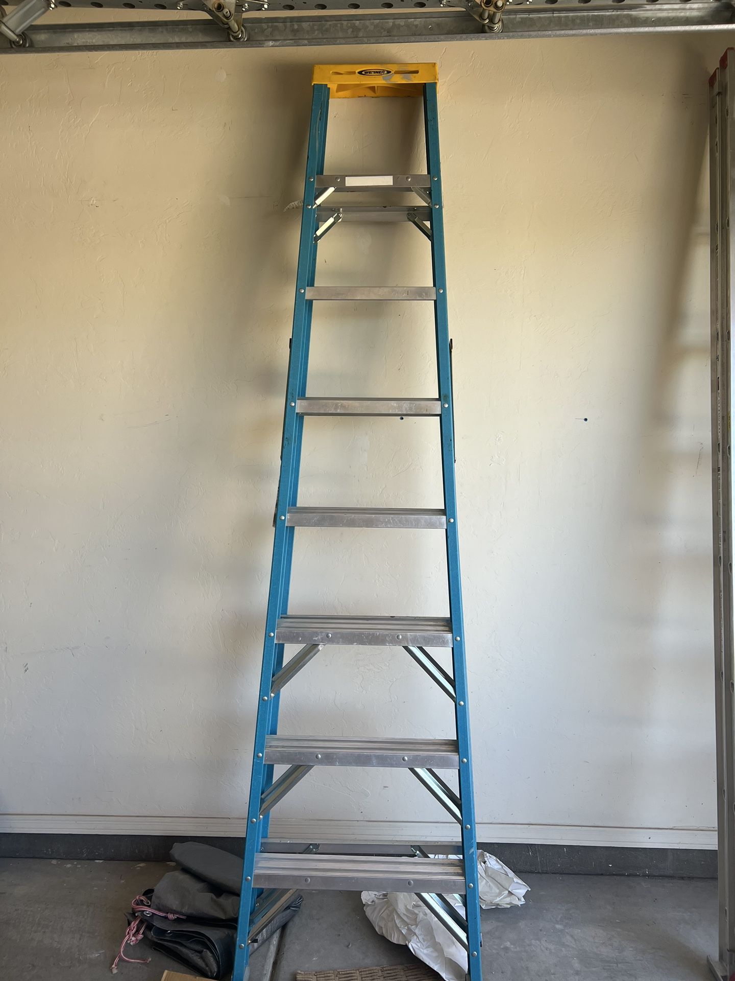 8’ Fiberglass Ladder 