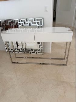 El dorado console table