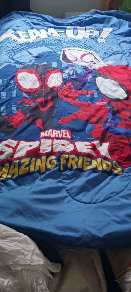 Twin Sz SPIDEY COMFORTER & SPIDER-MAN BLANKET
