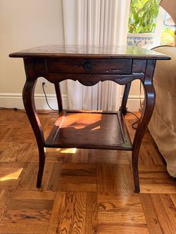 End table / nightstand