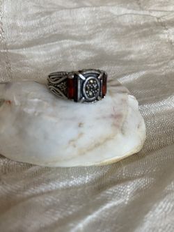 Vintage Womens Ring Silver With Gorgeous Red Gemstone 