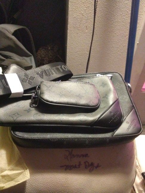 Shoulder Bag ,Wallet And Change Purse By Louie Vai tton
