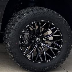 33x12.50 20 Rolling Big Power XT Tires 